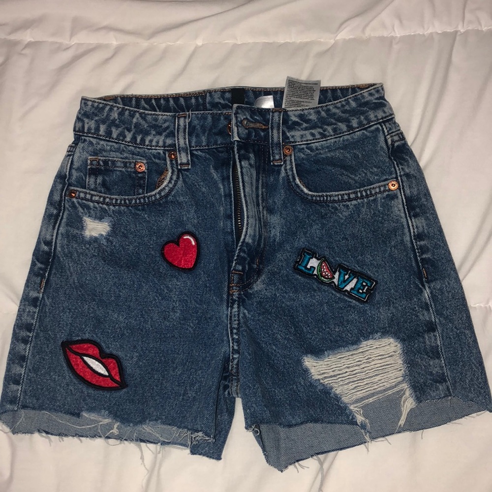 Jean shorts with patches